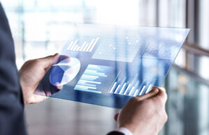 NLP en el sector salud: inteligencia artificial para mejorar La NLP en el sector salud es de gran utilidad, pues esta rama de la inteligencia artificial estructura los datos no estructurados y facilita la atención.